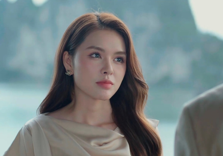 "Người tình" kém 16 tuổi, xinh như hoa hậu của Mạnh Trường ở phim giờ vàng VTV