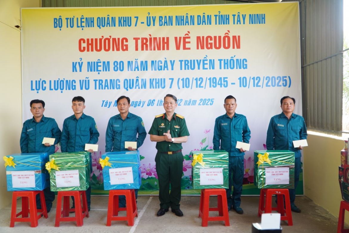 luc luong vu trang quan khu 7 sang ngoi pham chat bo doi cu ho trong thoi ky moi hinh anh 8
