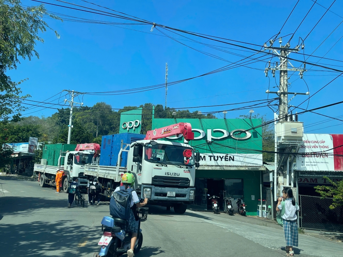 100 khach hang sinh hoat tai dac khu phu quoc duoc cap dien tro lai hinh anh 5