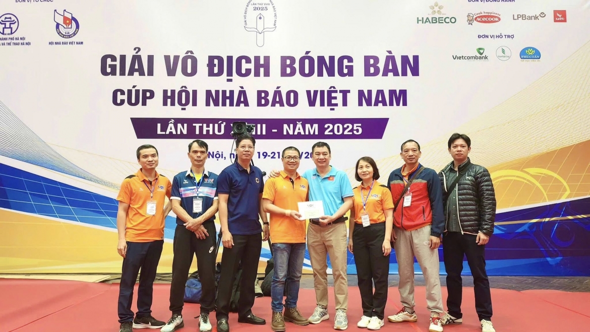 khai mac giai vo dich bong ban cup hoi nha bao viet nam nam 2025 hinh anh 4