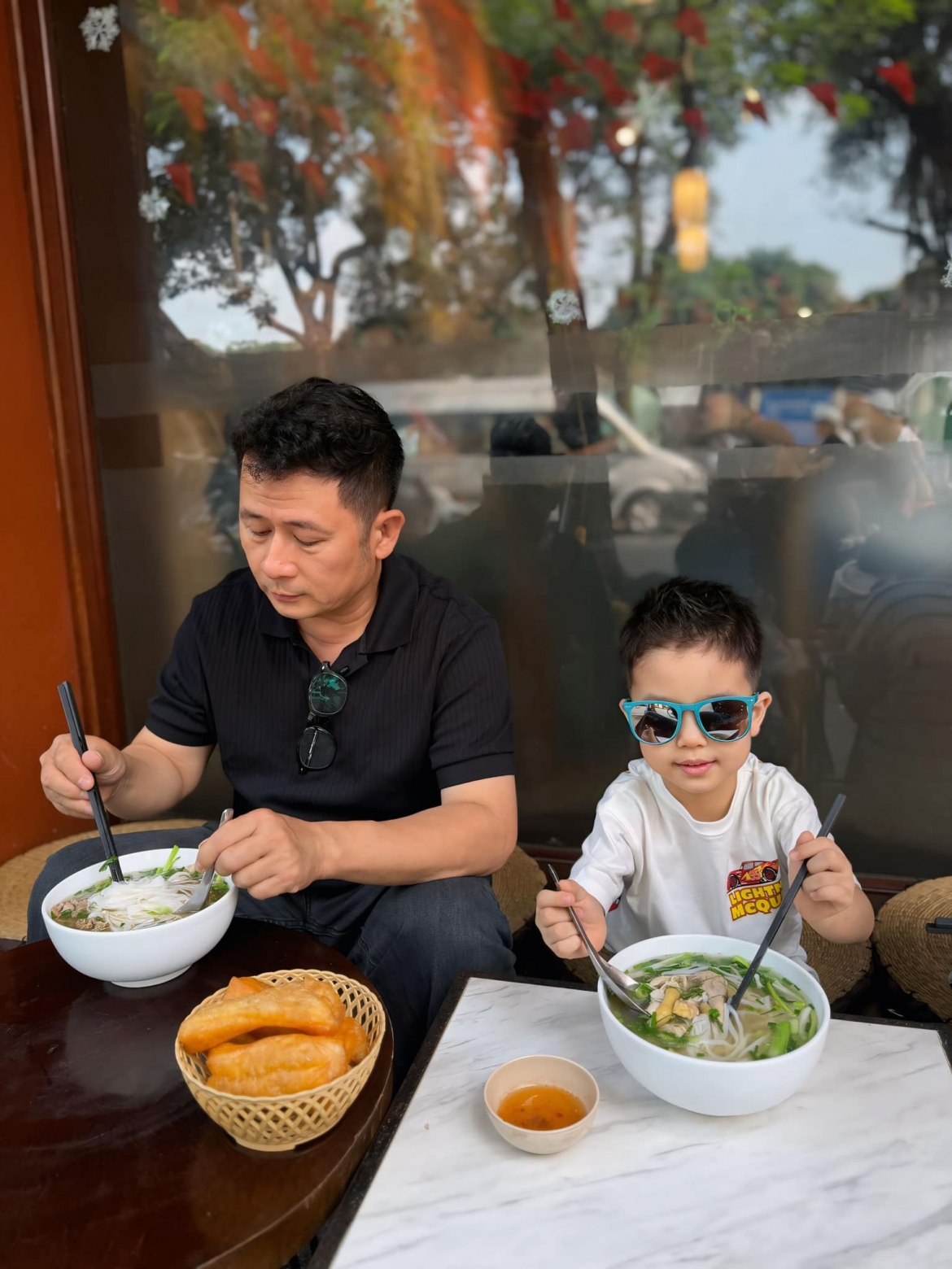 sao viet 22 12 vo chong sieu mau ha anh nghi duong o dubai hinh anh 2