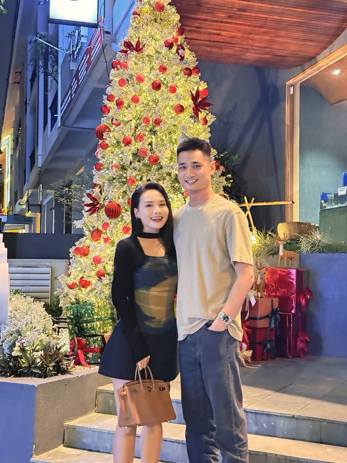 sao viet 27 12 midu don giang sinh ngot ngao ben chong doanh nhan hinh anh 3