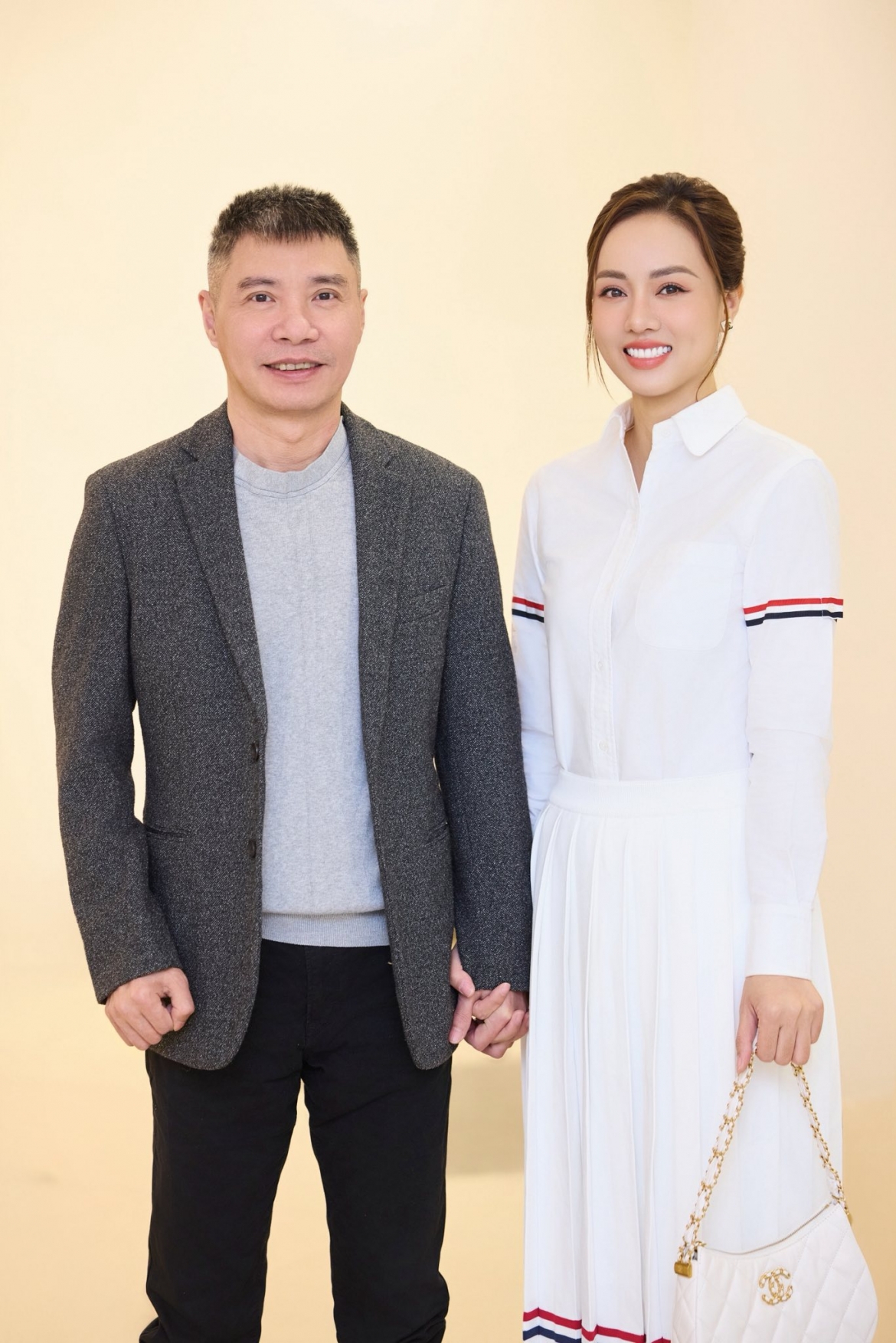 sao viet 29 12 vo nsnd cong ly thua nhan da 2 thang khong co thu nhap hinh anh 1