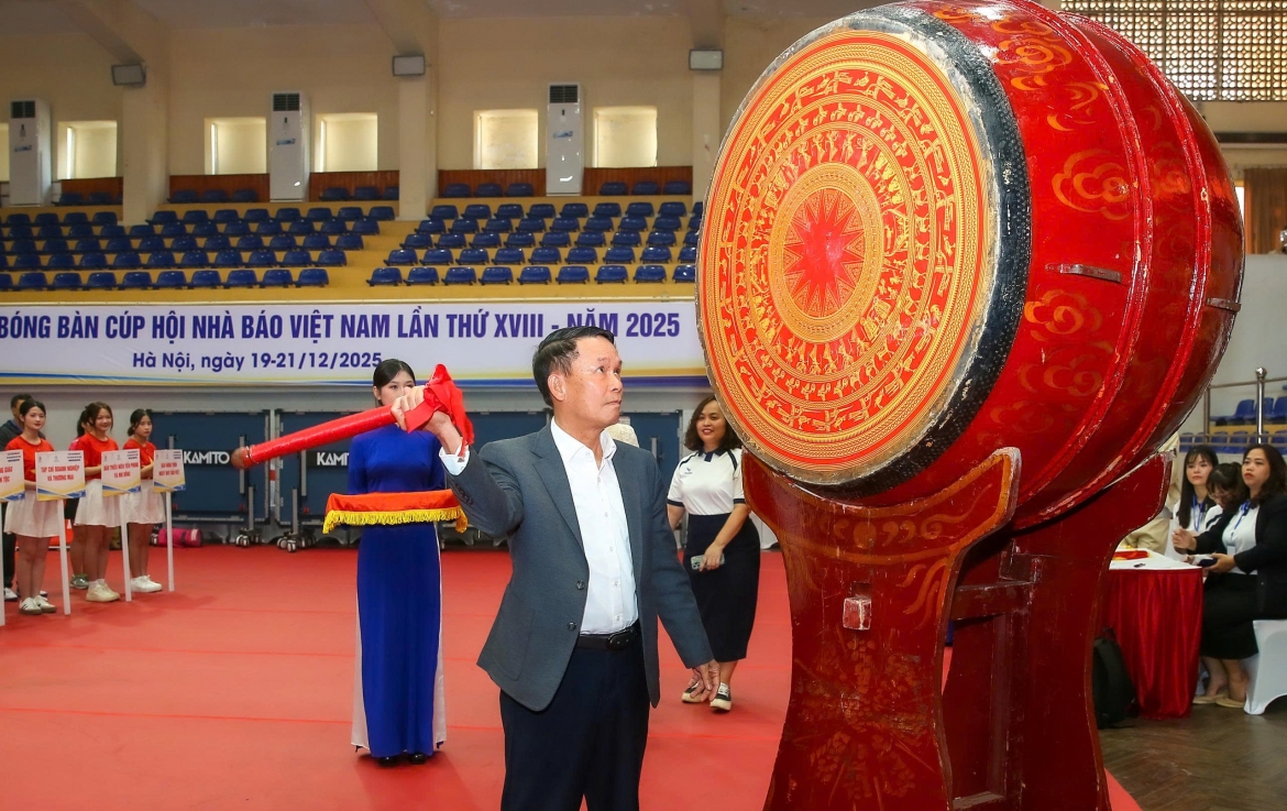 khai mac giai vo dich bong ban cup hoi nha bao viet nam nam 2025 hinh anh 2