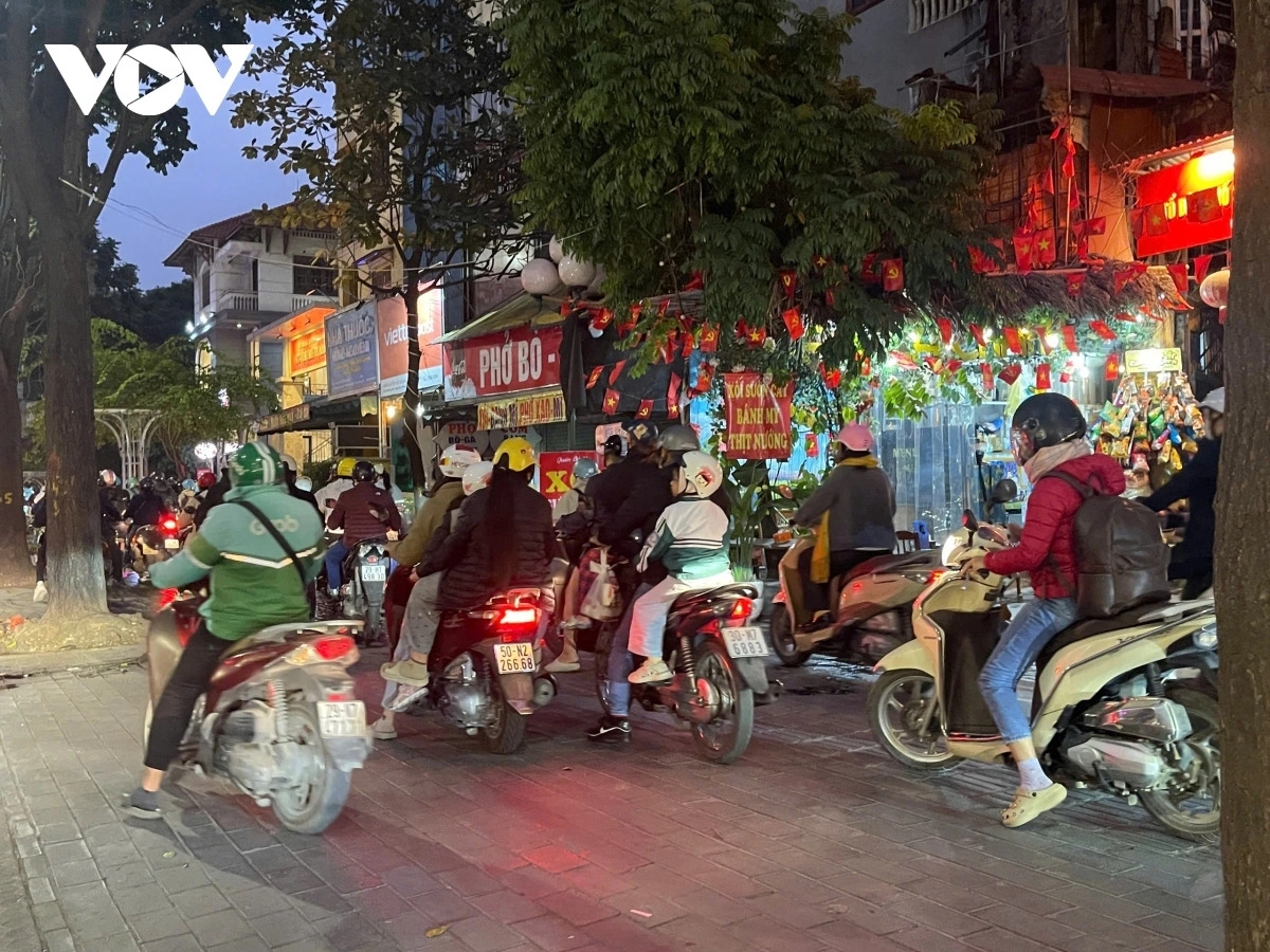 hanoi roads gridlocked ahead of new year 2026 holiday picture 6
