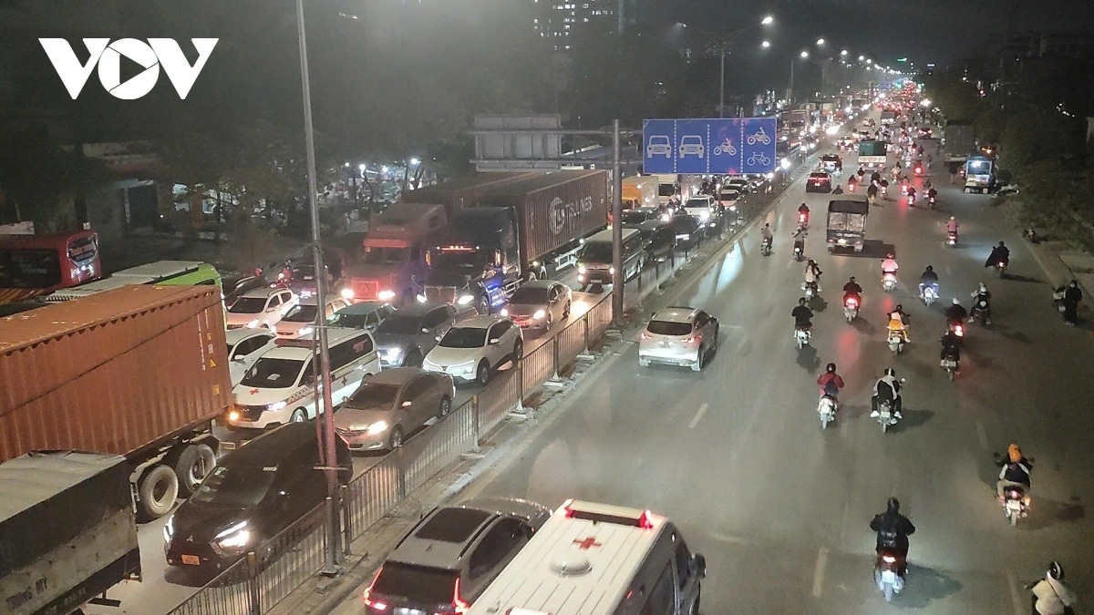 hanoi roads gridlocked ahead of new year 2026 holiday picture 7