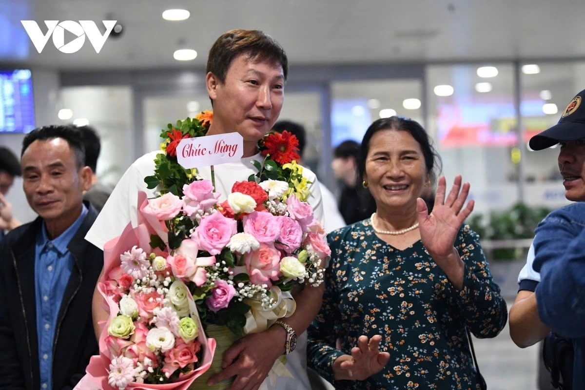 sea games 33 vietnamese heroes return home in warm welcome picture 8