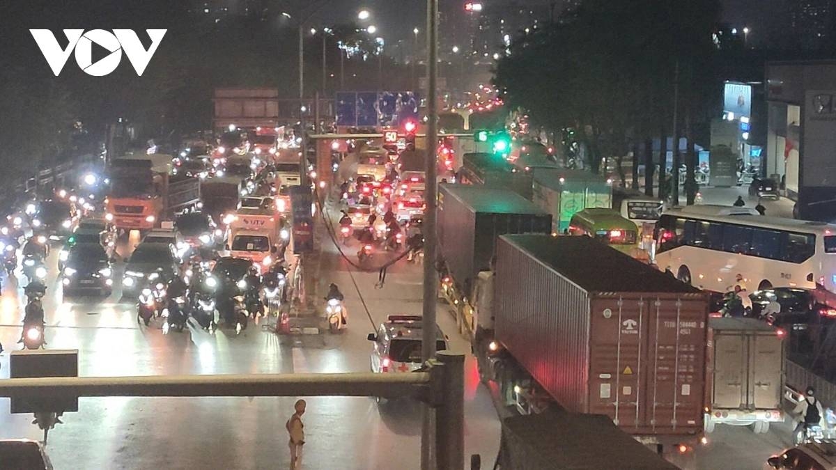 hanoi roads gridlocked ahead of new year 2026 holiday picture 8