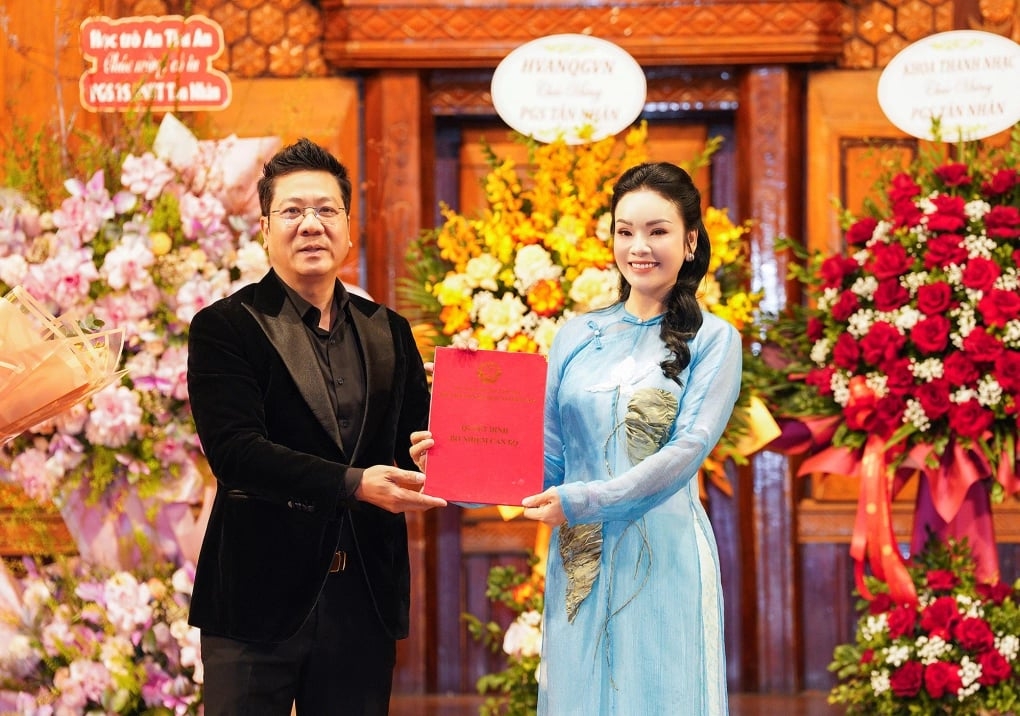 sao viet 27 12 midu don giang sinh ngot ngao ben chong doanh nhan hinh anh 8