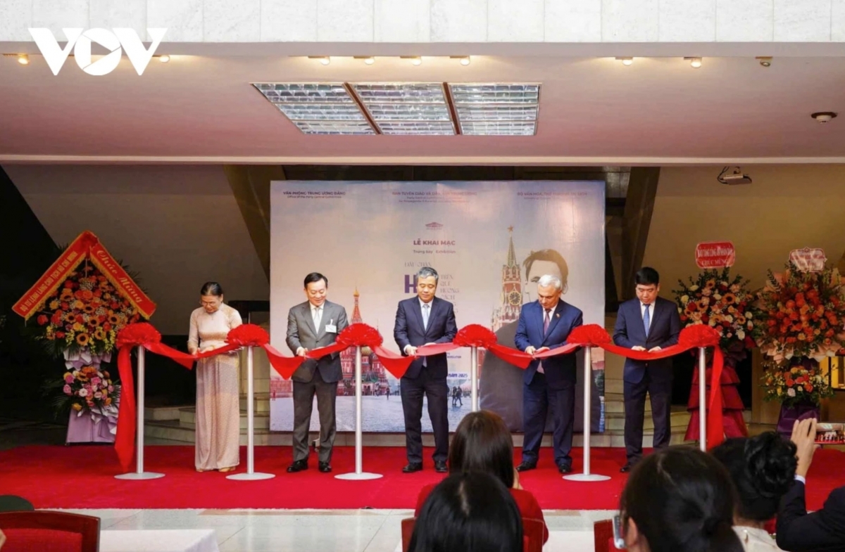 exhibition presents 260 items tracing ho chi minh s footsteps in russia picture 1