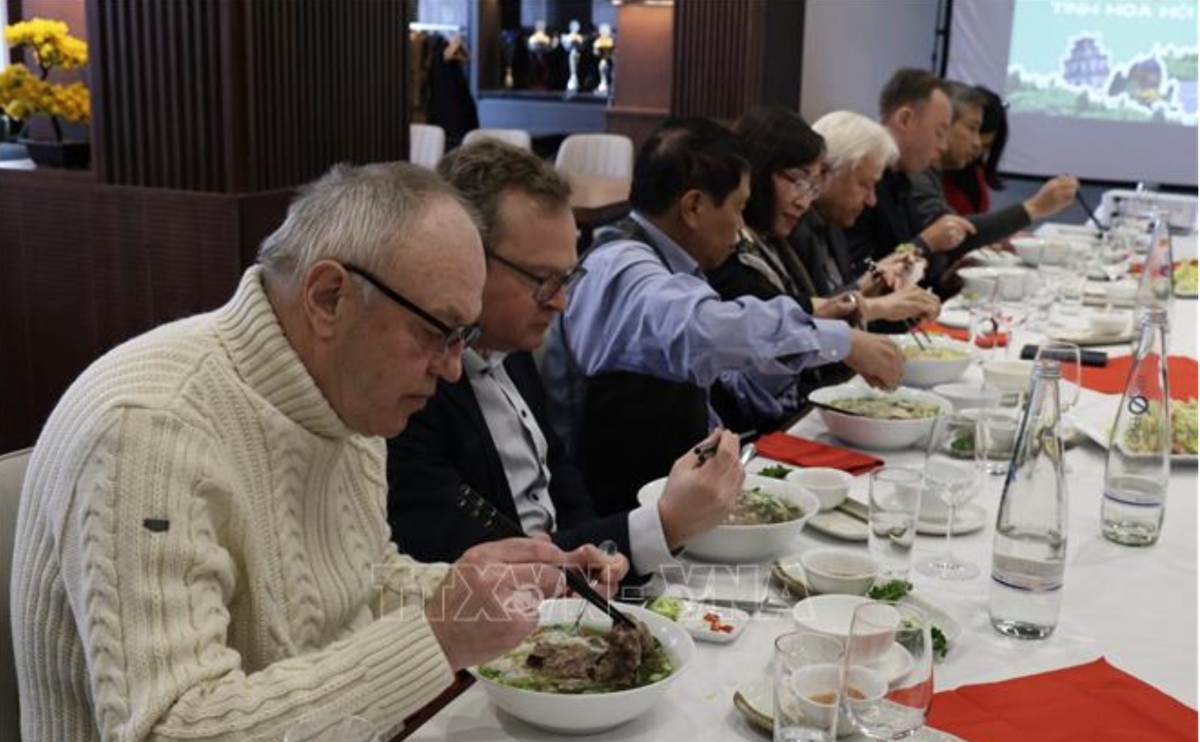 vietnamese pho spreads culinary culture across europe picture 1