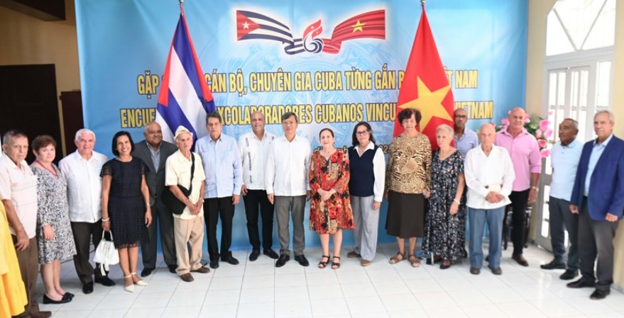get-together held in havana for witnesses to vietnam cuba special bond picture 1