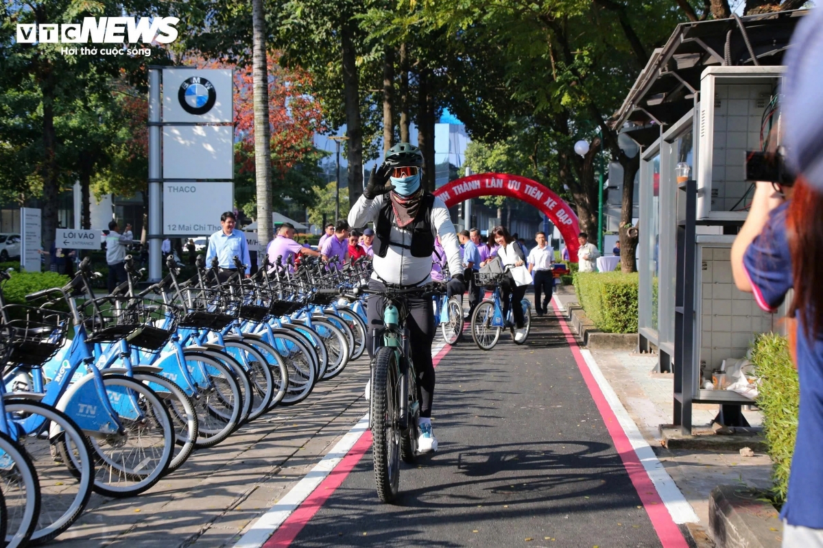 first bicycle lane inaugurated in hcm city to promote green transport picture 1