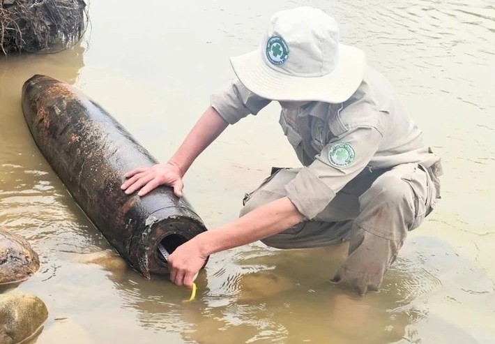 unexploded bomb with 87 kg of explosives found near market in hue picture 1