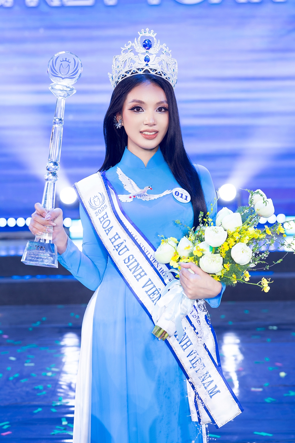 nguyen phuong thanh crowned miss vietnam peace student 2025 picture 1