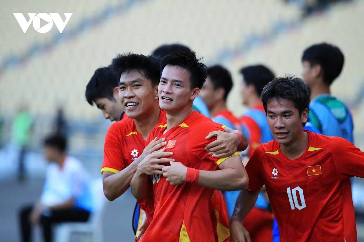 sea games 33 late goals send vietnam into men s football final picture 1
