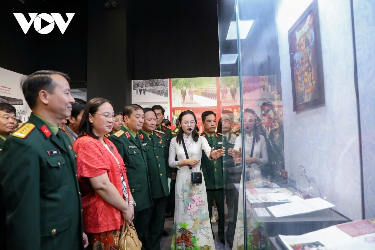 valuable artifacts, documents on vietnam-indonesia friendship exhibited picture 2