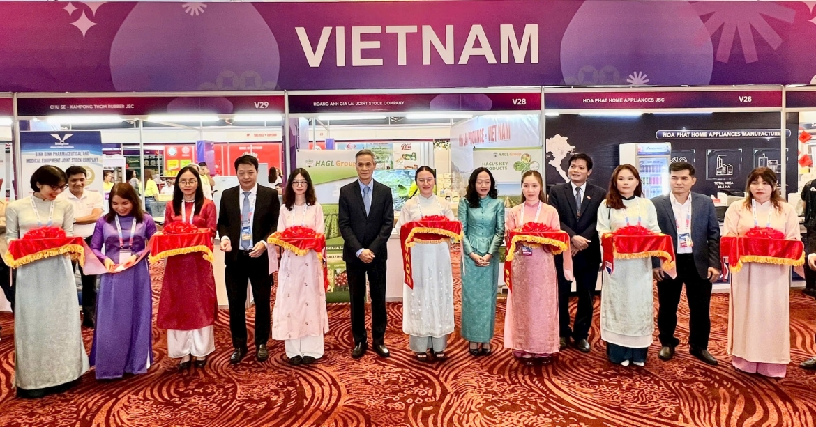 trade fair in cambodia features 50 vietnamese booths picture 1