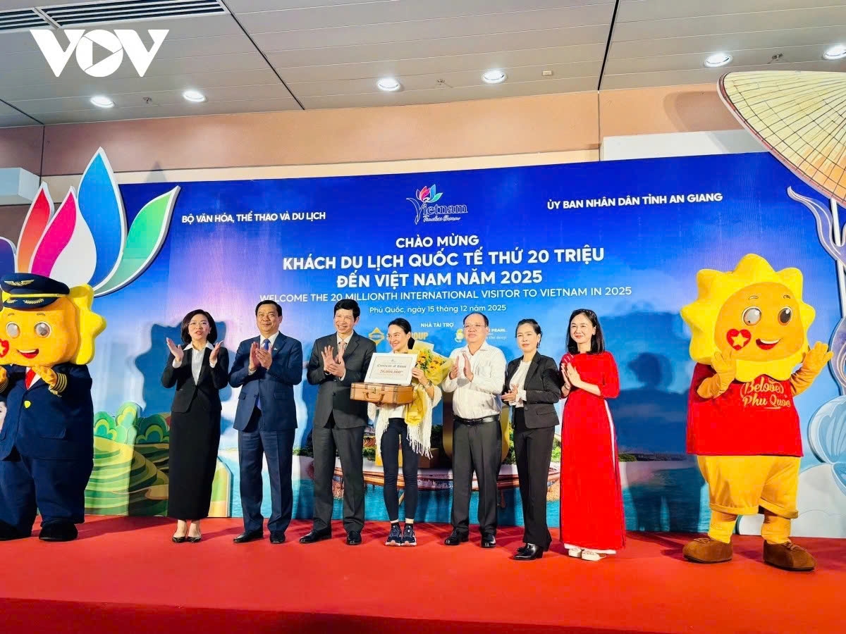 vietnam welcomes 20 millionth international visitor in 2025 picture 2