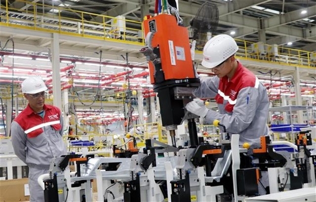 november auto output hits record high as peak buying season nears picture 1