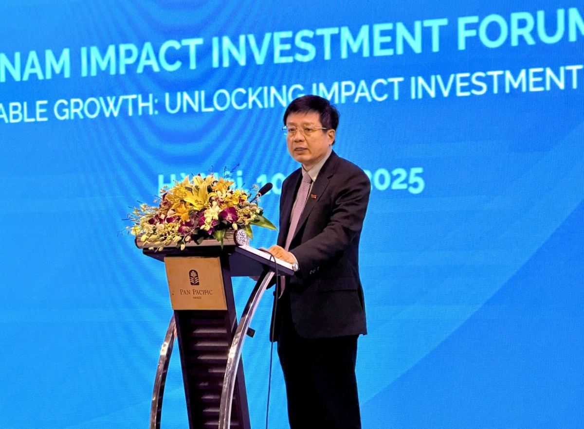 Le président de la VCCI, Ho Sy Hung, prend la parole lors du forum. Photo : VOV