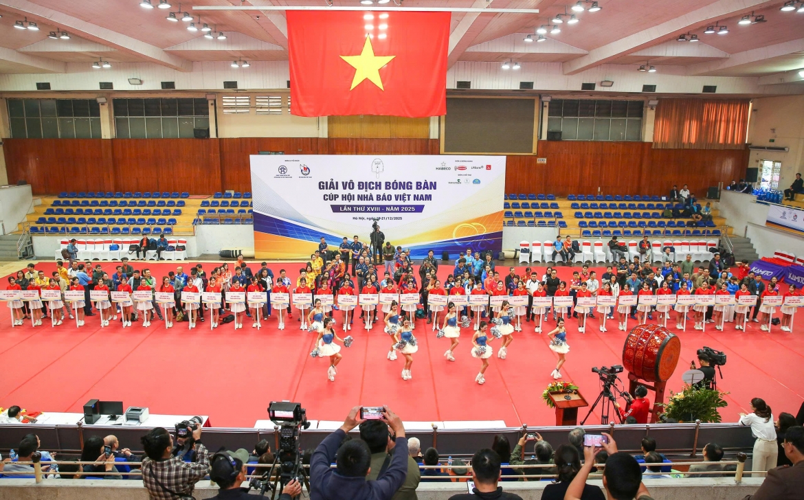 khai mac giai vo dich bong ban cup hoi nha bao viet nam nam 2025 hinh anh 1