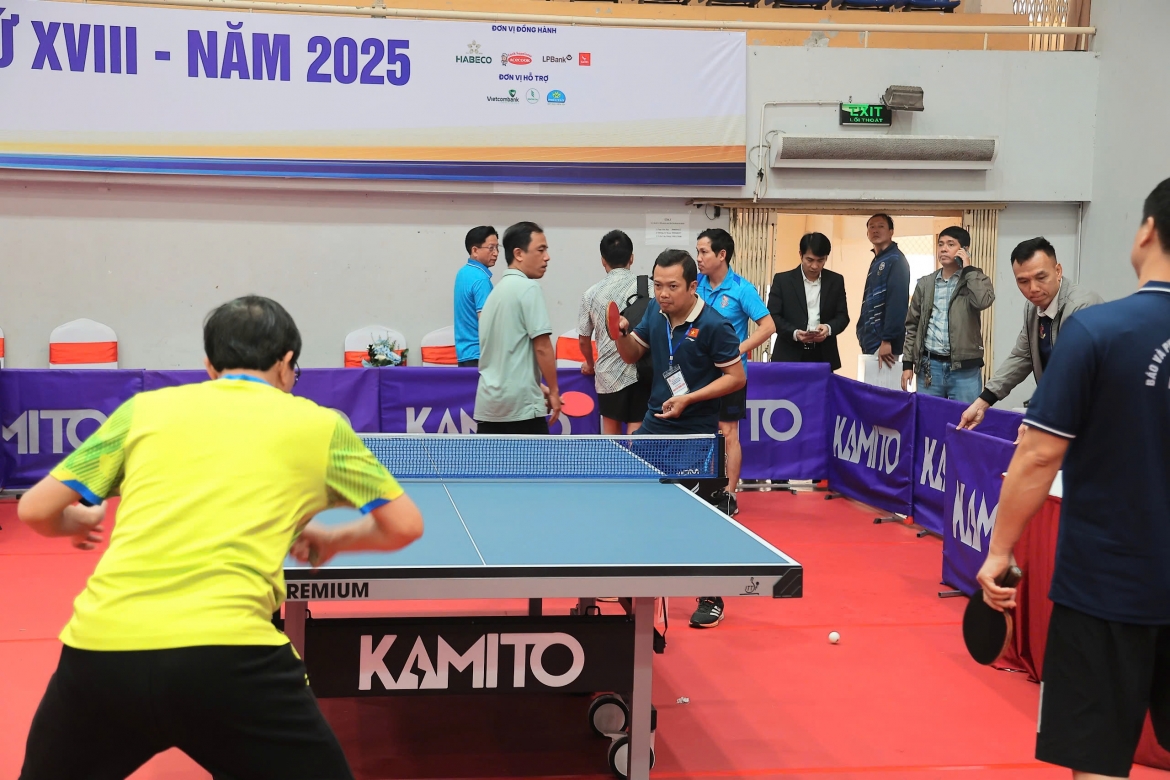khai mac giai vo dich bong ban cup hoi nha bao viet nam nam 2025 hinh anh 6