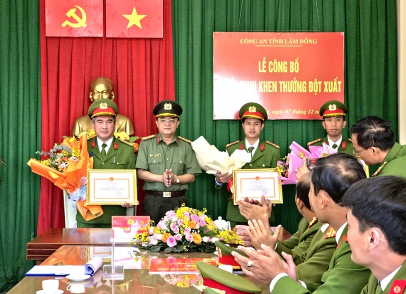 Khen thưởng công an phường bắt nhanh đối tượng trộm tài sản của hoa hậu Mexico