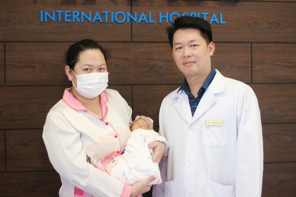 gan 40 ngay hoi sinh su song be trai sinh non chi nang hon 1kg tai vinmec phu quoc hinh anh 3