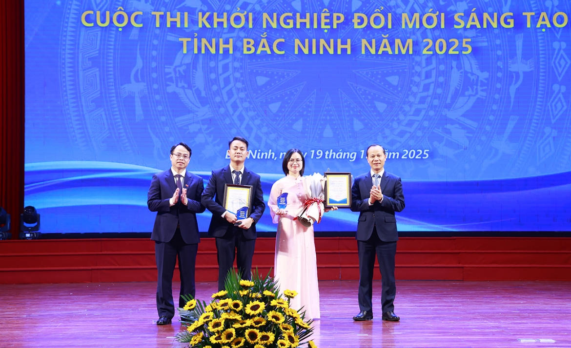 bac ninh vinh danh nhieu tap the, ca nhan ve khcn va cong dan so nam 2025 hinh anh 1