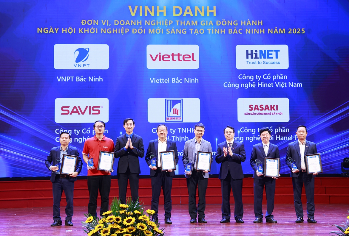 bac ninh vinh danh nhieu tap the, ca nhan ve khcn va cong dan so nam 2025 hinh anh 4