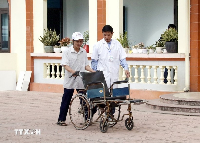 ireland supports bomb victims, pwds in quang tri picture 1