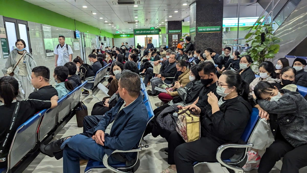 Các chuyên gia y tế cho rằng, bên cạnh đẩy mạnh chuyển đổi số và ứng dụng công nghệ tiên tiến trong khám, chẩn đoán và điều trị, việc nâng cao chất lượng hoạt động của các bệnh viện.