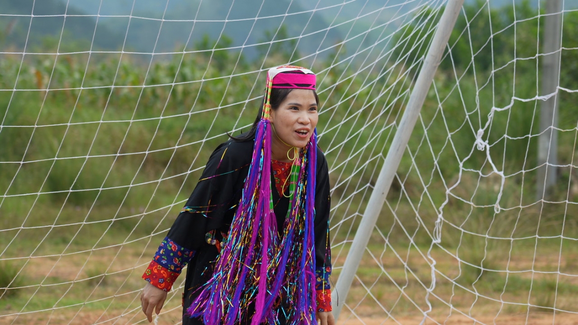 trang phuc truyen thong theo chan phu nu vung cao buoc ra san co hinh anh 2
