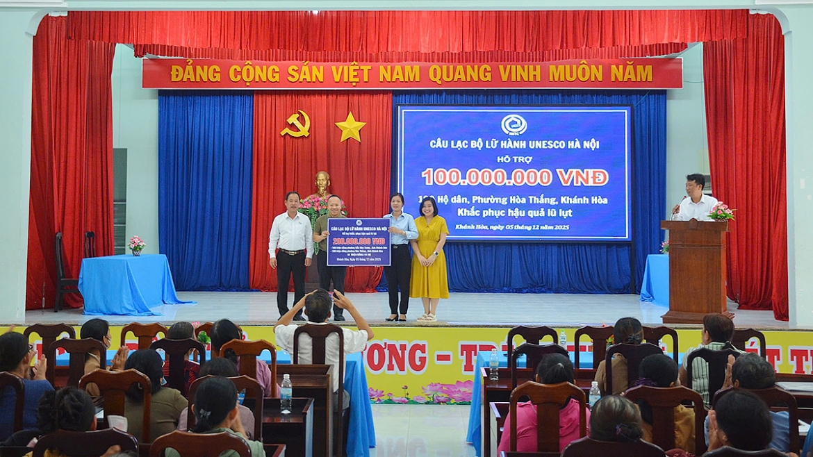 doanh nghiep du lich chung tay ho tro nguoi dan khanh hoa chiu thiet hai do mua lu hinh anh 2