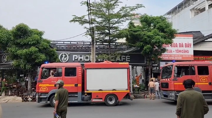 Cháy nhà trong hẻm lúc rạng sáng ở TP.HCM, bé gái 8 tuổi kẹt trong phòng, tử vong