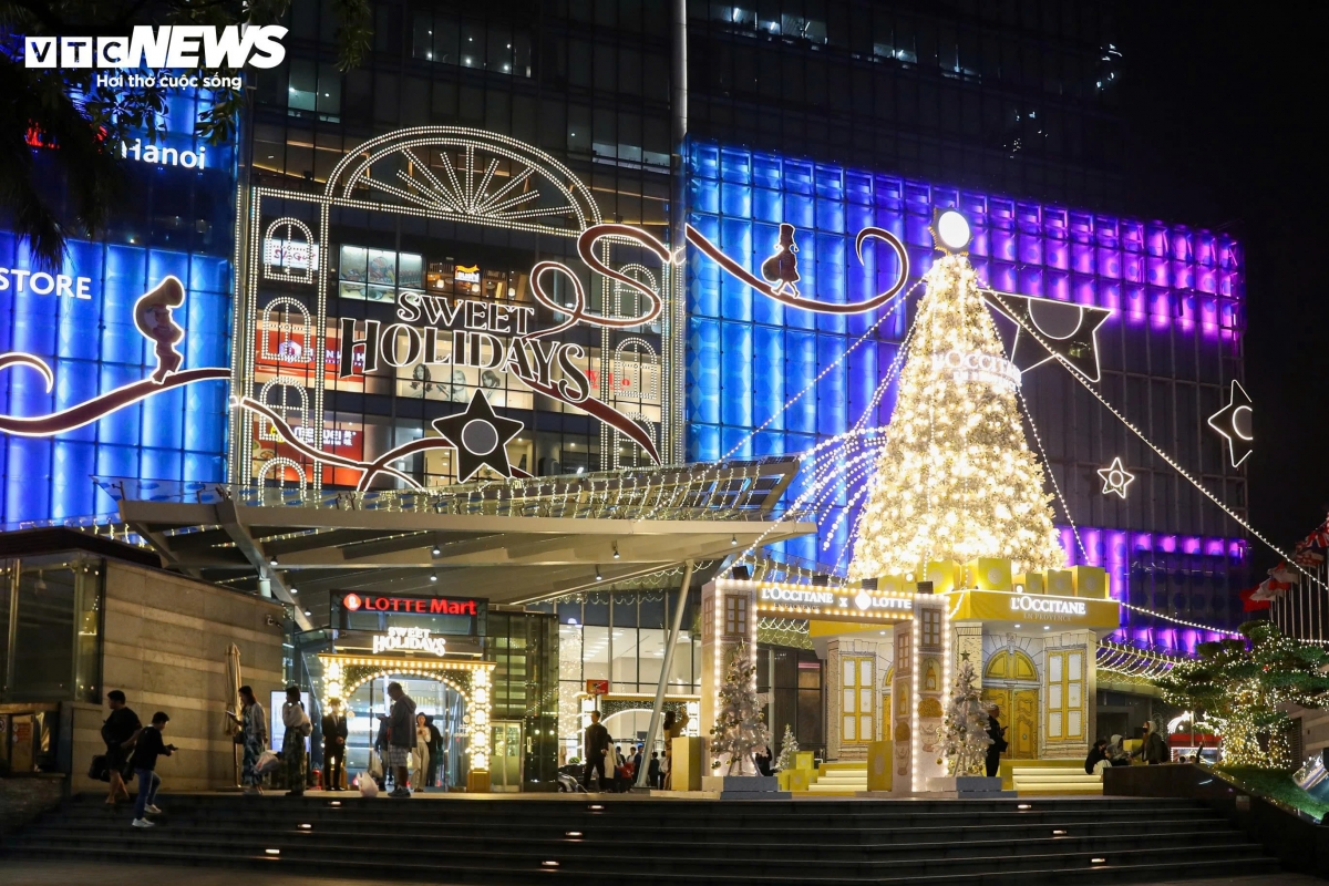 hanoi malls dazzle with festive christmas decorations picture 6