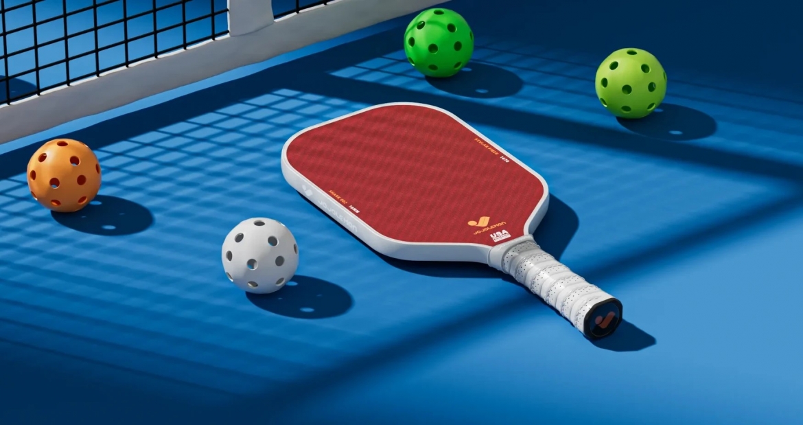 cam vot pickleball cua vo xem ten hang, phat hien bi mat dong troi hinh anh 1