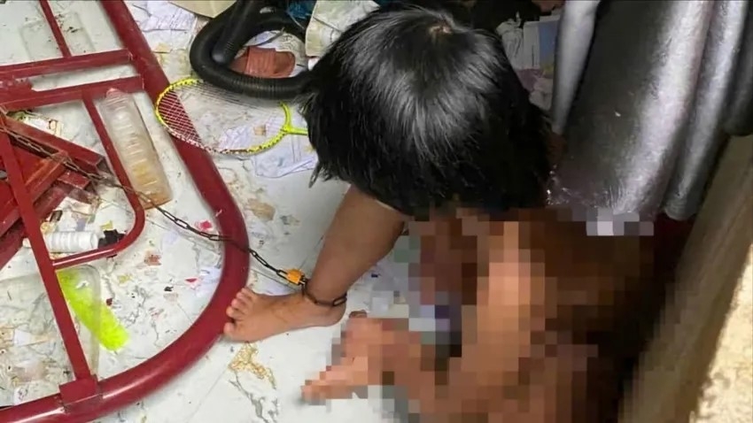 nguoi cha khai ly do xich chan, nhot con gai trong phong tai Dak lak hinh anh 1