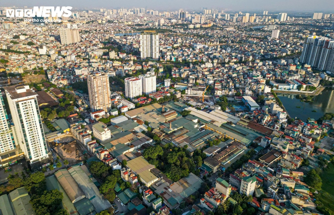 can canh loat tru so sap di doi khoi noi thanh ha noi hinh anh 1
