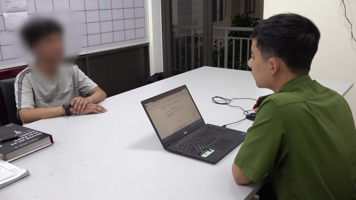 Giải cứu thành công sinh viên năm nhất bị "bắt cóc online"