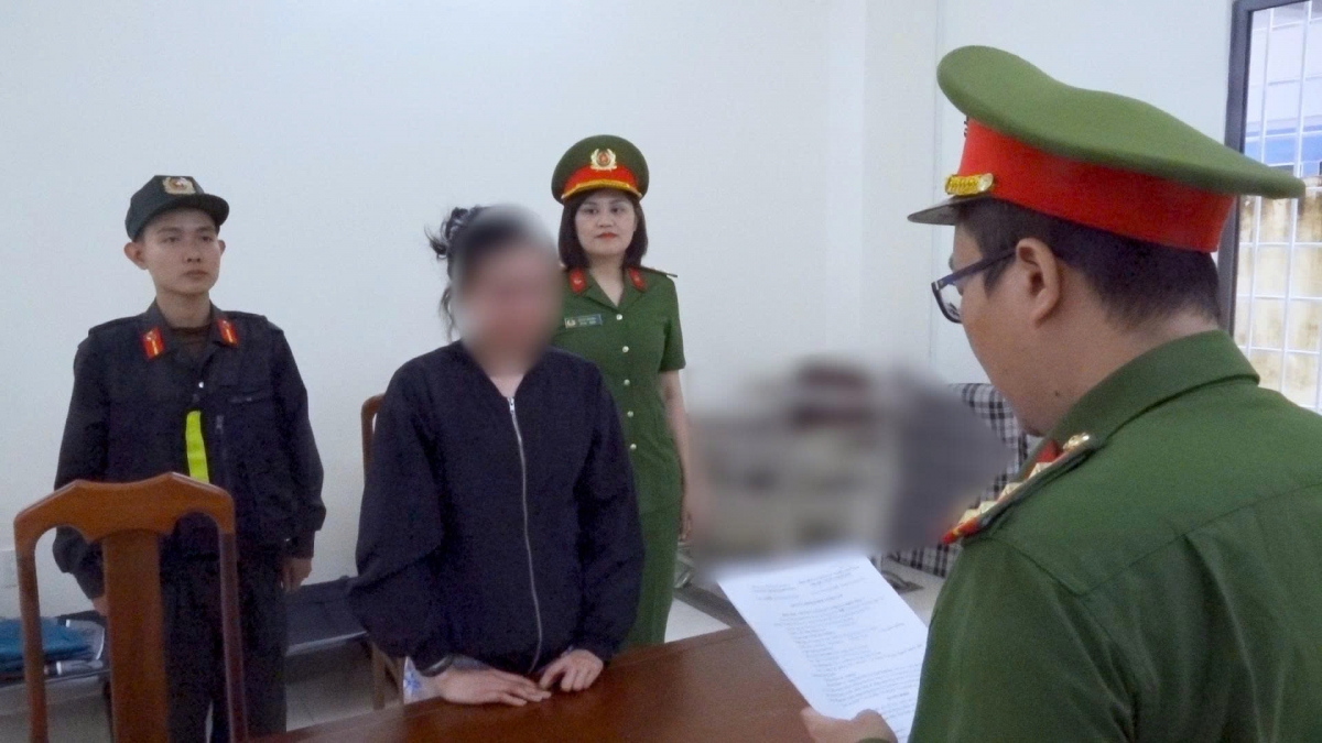 Khởi tố 2 đối tượng vận chuyển khối lượng lớn vàng qua đường hàng không