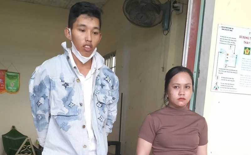 Bắt nóng cặp đôi cướp dây chuyền vàng chợ Tầm Vu, Vĩnh Long