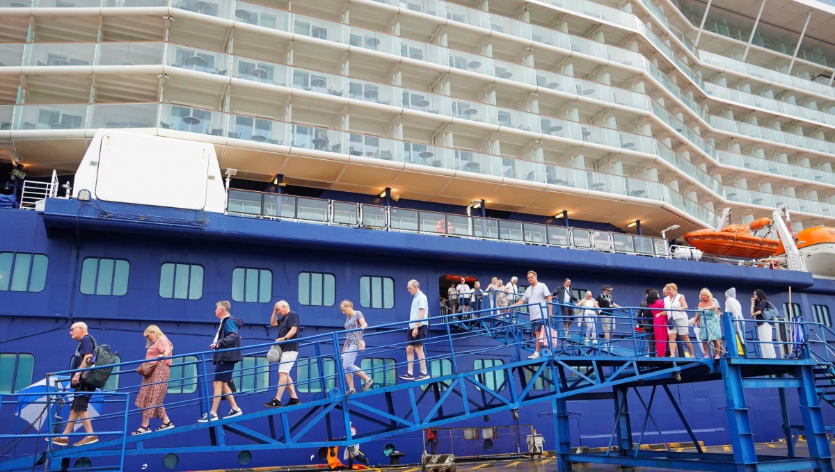 celebrity solstice brings 2,500 international visitors to ho chi minh city picture 1