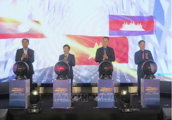 youth festival reinforces solidarity among vietnam, cambodia and laos picture 2