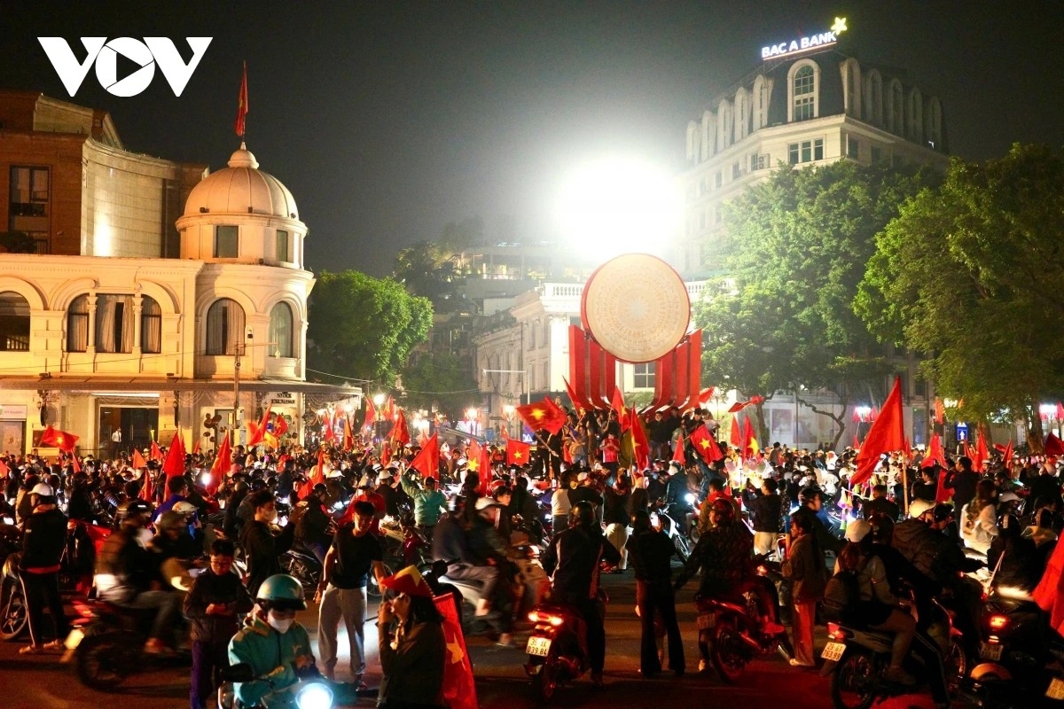 camera ai co phat nguoi nguoi vi pham khi di bao an mung u22 viet nam vo dich hinh anh 1