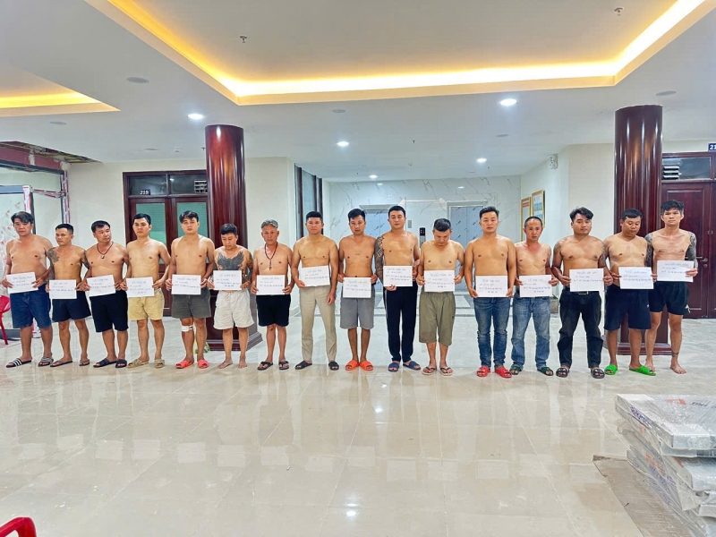 Bắt giữ 20 đối tượng cộm cán mua bán vũ khí, tổ chức đánh bạc ở phía Nam