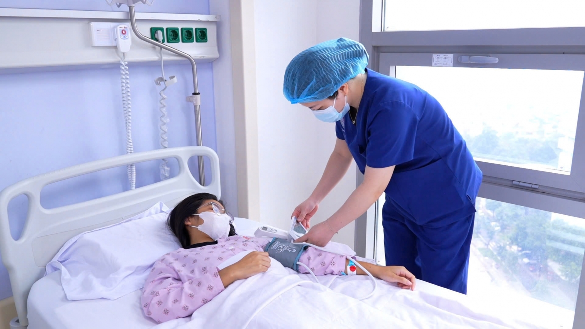 Dot quy o tre nho Dung bo qua dau hieu bat thuong nao hinh anh 1