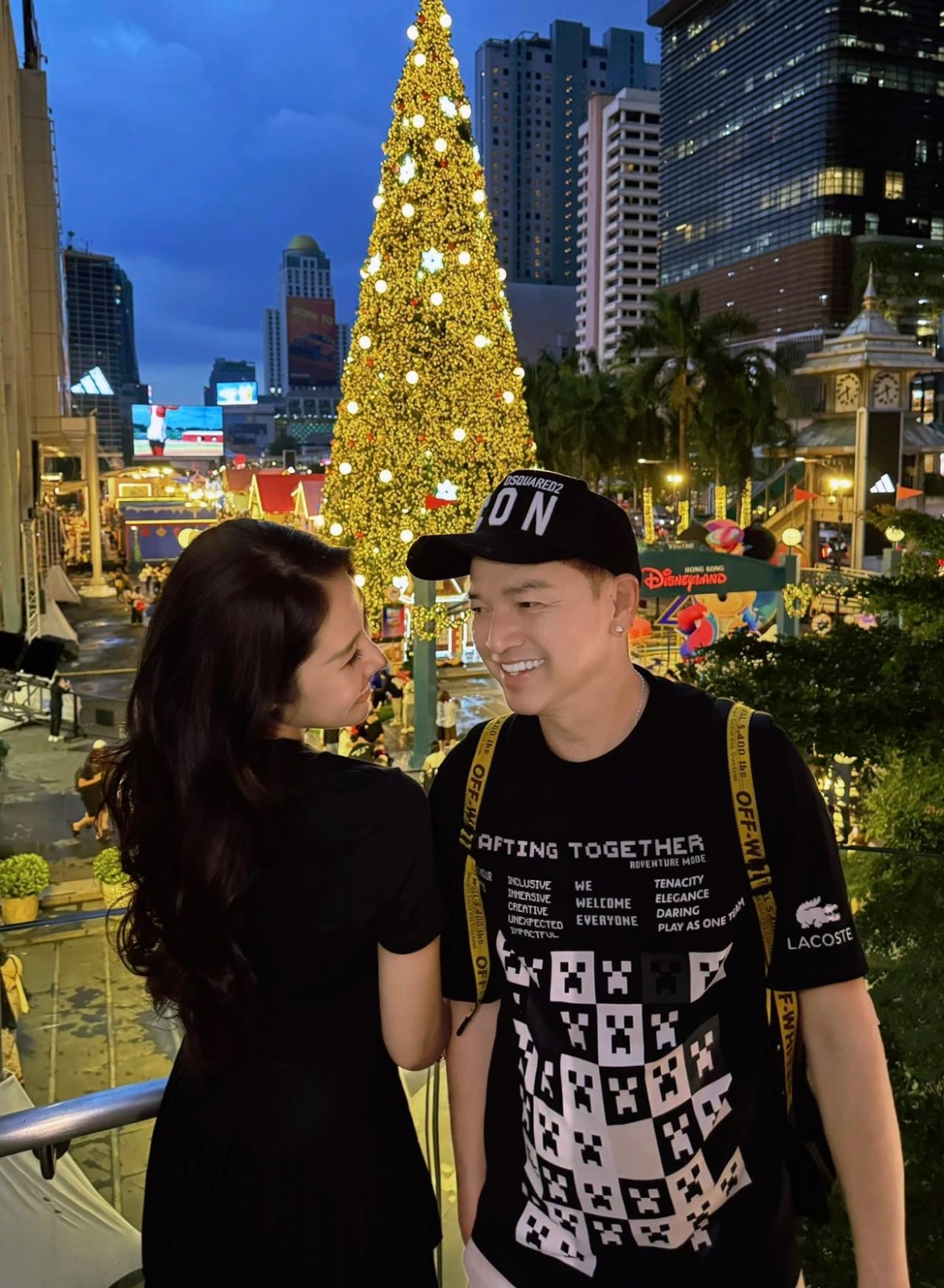 sao viet 28 12 Do thi ha khoe loat khoanh khac tinh tu thuo con hen ho chong hinh anh 3