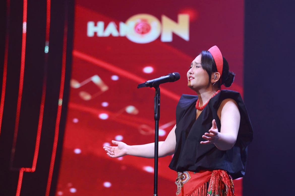 Dao le phuong chi gianh quan quan tieng hat ha noi 2025 voi giai thuong 600 trieu hinh anh 3